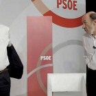 El líder del PSOE acusa al Gobierno de hacer "trilerismo económico" con colectivos como los pensionistas.
