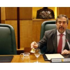 El alcalde de Zaragoza durante un pleno de las cortes.
