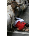 Los toros de la ganadería gaditana de «Fuente Ymbro» pasan por el tramo de Mercaderes en