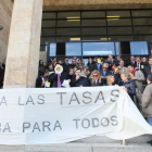 Imagen de la concentración celebrada ayer en los juzgados de la capital.