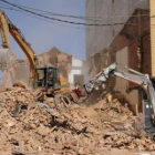Las máquinas trabajaron a buen ritmo para demoler el antiguo consistorio.