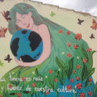 La frase del mural es de Rigoberta Menchú. DL