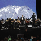 Actuación en Riaño de Santiago Auserón y la Orquesta Ibérica de León. CAMPOS