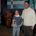 La joven escolar recibe uno de los premios absolutos por colegios