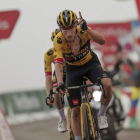 Roglic ganó de esta forma la decimoséptima etapa con final en el Alto del Angliru. MANU BRUQUE