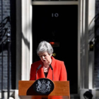 Theresa May hace una declaración a la puerta del 10 de Downin Street para anunciar que dejará el cargo el 10 de junio, cuando empezará el proceso para elegir a su sucesor como líder del Partido Conservador y jefe del Gobierno del Reino Unido