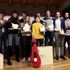 Los primeros clasificados de la categoría de asfalto de la Copa Diputación (izquierda), el equipo ganador (centro) y el podio de las carreras de montaña (derecha). MÓNICA PÉREZ