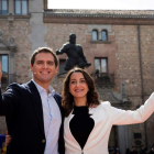 Inés Arrimadas y Albert Rivera durante el anuncio realizado por la política catalana en Madrid. LUCAS PIERGOVANNI