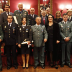 Autoridades y premiados, ayer, en el acto de la Constitución que tuvo lugar en el Hostal de San Marcos. RAMIRO