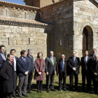 Juan Vicente Herrera, Ignacio Sánchez Galán y la consejera de Cultura, Alicia García, ayer, a las puertas de la iglesia de San Pedro.