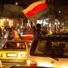 Kurdos sirios celebran con banderas del Kurdistán la victoria del sí en el referéndum, en Qamishli (norte de Siria), el 25 de septiembre.
