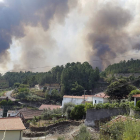 Columnas de humo del fuego que arrasa desde el sábado el centro de Portugal. CARLOS GARCÍA