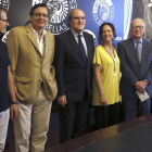 Algunos de los firmantes del documento federalista, con Nicolás Sartorius (tercero por la derecha) y Ángel Gabilondo (tercero por la izquierda), al frente, este miércoles en Madrid.