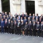 Foto de familia de la reunión de ministros de Economía y Finanzas del G-20, en Londres.