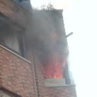 Los vecinos y la brigada de obras evitaron que las llamas afectaran a otros inmuebles