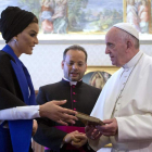 El papa con la jequesa de Qatar. ALESANDRA TARANTINO