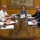 La ministra de Trabajo, Magdalena Valerio, presidiendo la mesa de diálogo social con los representantes de los agentes sociales, este jueves. /
