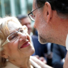 Rajoy saluda a Carmena, en el acto oficial de la festividad del 2 de Mayo.