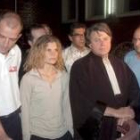 La imagen de archivo muestra a tres de los integrantes de la oenegé Arca de Zoé junto a su abogado