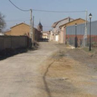 Estado actual de la calle principal de la localidad por la que a diario pasan decenas de peregrinos