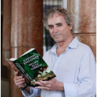 El escritor Ildefonso Falcones con su nueva novela