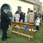 Tras la misa se repartieron la mistela y la pastas. CAMPOS