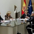 Sebastián, Salgado, Zapatero y Blanco, durante su reunión ayer por la tarde en La Moncloa.