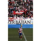 Torres, aclamado en el centro del Calderón por su afición.