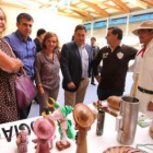 Los concejales de Villaquilambre, el diputado de Cultura y el alcalde, visitaron un stand.