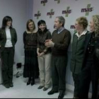 Escuredo conversa con las mujeres de la candidatura de Camponaraya, ayer durante la presentación