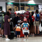 Tránsito de pasajeros en la estación de Madrid-Chamartín. MARISCAL
