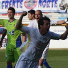 Santi Santos, a la izquierda, Álvaro Tejedor y Jito muestran su euforia al lograr el gol del triunfo