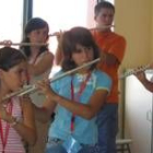 Algunos de los alumnos del curso  de música en su primera clase de hoy