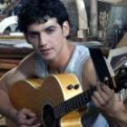 El joven músico e intérprete Fran Perea acaba de sacar a la luz su primer disco