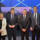 Los candidatos a lehendakari por el PNV, PSE-EE, PP, EH Bildu, UPyD y EB, Iñigo Urkullu (3-d), Patxi López (3-i), Antonio Basagoiti (2-d), Laura Mintegi (2ªI), Gorka Maneiro (i) y José Navas (d), momentos antes del debate.
