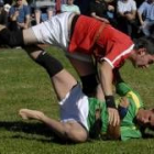 Dos luchadores en pleno esfuerzo durante un corro de esta temporada