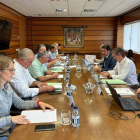 El consejero se reunió ayer con los representantes de las principales organizaciones agrarias de la comunidad. DL