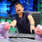 El presentador de «El hormiguero», Pablo Motos, junto a las marionetas Trancas y Barranc