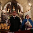 José Rodríguez Cubero y la abadesa María del Carmen Mariñas presentaron el libro en la capilla.
