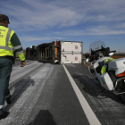 La autopista León-Astorga estuvo cortada más de cinco horas, por lo que el tráfico se desvió por la salida a Veguellina.