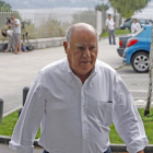 El leonés Amancio Ortega se involucra con los enfermos de cáncer. CALABAR