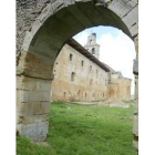 El monasterio de Sandoval supera hoy años de abandono con la recién restaurada sillería del coro