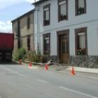 El tráfico pesado destroza la infraestructura de la travesía de Sorribos de Alba