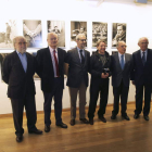 El rector, Daniel Hernández Ruipérez, con Sánchez-Terán y Marcelino Oreja, ayer.