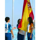La bandera española fue izada en el día de ayer