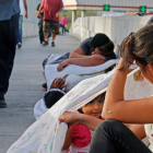 Emigrantes en la frontera entre Estados Unidos y México. SMITH