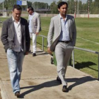 Tariq Soni, a la derecha, junto a Roberto Aldeiturriaga, visitando las instalaciones leonesas.