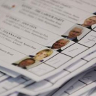 Papeletas electorales durante una sesión de escrutinio de votos.