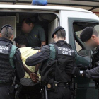 Imagen de archivo de un arresto en Ceuta por parte de la Guardia Civil.