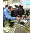 Un alumno en la jornada de puertas abiertas del Iesve.